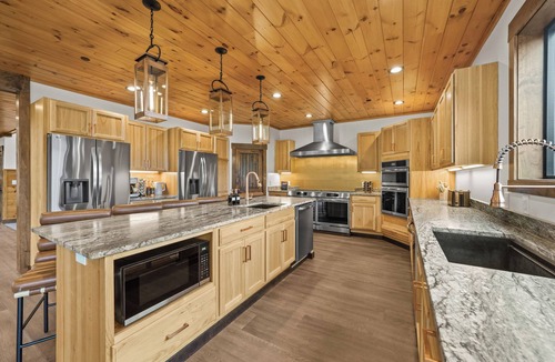 Chalet Village North House | NEW Luxe Gatlinburg | Sleeps 26 8 Bedrooms 9 Baths SAUNA Elevator GYM HotTub