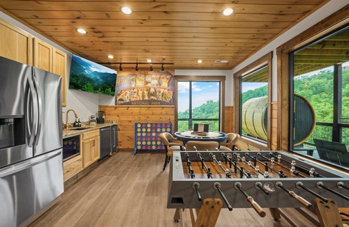 Chalet Village North House | NEW Luxe Gatlinburg | Sleeps 26 8 Bedrooms 9 Baths SAUNA Elevator GYM HotTub