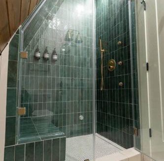 Negreet Apartment | Newly Built, Mid-Lakeside A-Frame with Hot Tub and Steam Shower