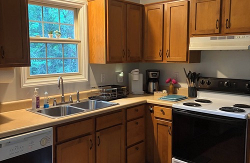 Black Mountain House | Newly refreshed! On the water ~ Riverside Mountain Getaway ~ RELAX & REJUVENATE!