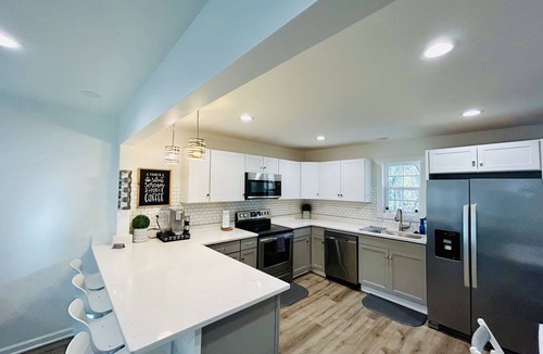 Paw Creek House | Newly Remodeled Clean Modern Home Near Uptown CLT, Airport & More!