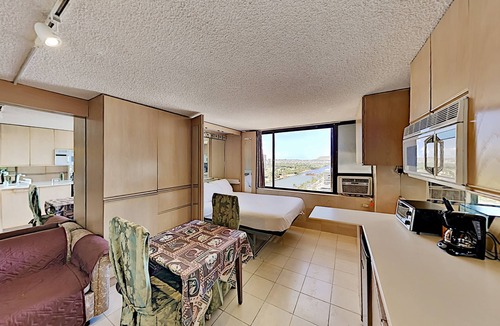 McCully - Moiliili Condo | Nostalgic Waikiki Monarch Studio | Pool + Gym