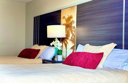 Waikiki Hotel | Ocean & Diamond Head-view studio in Waikiki