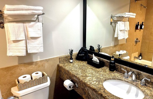 Waikiki Hotel | Ocean & Diamond Head-view studio in Waikiki