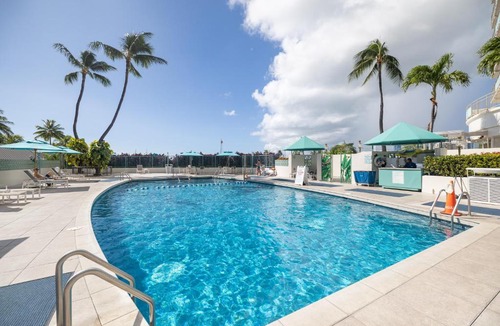 Waikiki Apartment | Ocean & marina view, just steps to Waikiki Beach