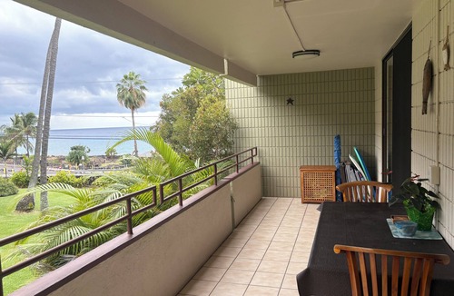 Kahaluu Bay Condo | Ocean View Beach Condo-#103-Directly across Alii Dr to White Sands Beach!