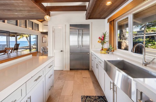 Kahaluu Bay House | Ocean-view sanctuary in Kailua Kona, 2-bedroom retreat with luxury amenities.