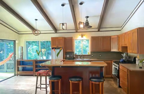 Pahoa House | Ocean View Solar-Powered Jungle Retreat