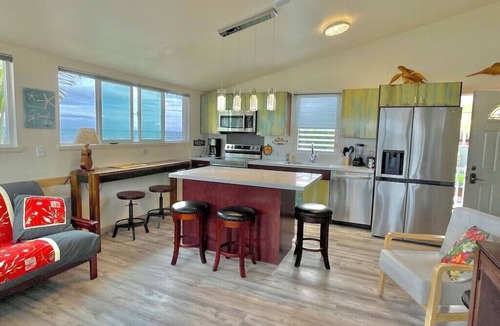 Ewa Cottage | Oceanfront Beach House, AC WiFi OceanView backyard, private access to the beach