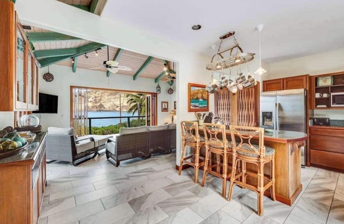 Honaunau-Napoopoo House | Oceanfront Captain Cook Sanctuary with Lanai & Full Kitchen