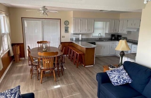 Holden Beach House | Oceanfront charm awaits at Pirate's Den, Holden Beach – perfect for 10 guests!