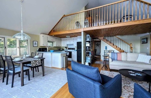 Hancock Point House | Oceanfront Cottage with Fire Pit & Stunning Views, beach access!