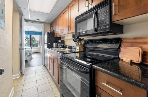 Downtown Myrtle Beach Condo | 🌊 Oceanfront Gem | Holiday Pavilion 1BR | Walk to Boardwalk 🎡