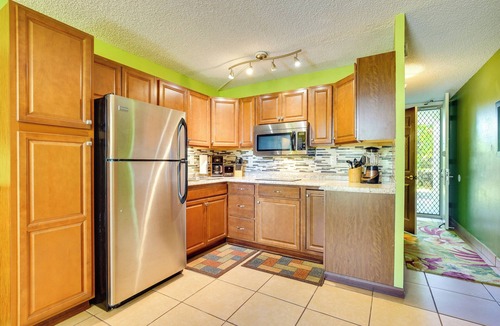 Historic Kailua Village Condo | Oceanfront Kailua-Kona Islander Studio w/Lanai!