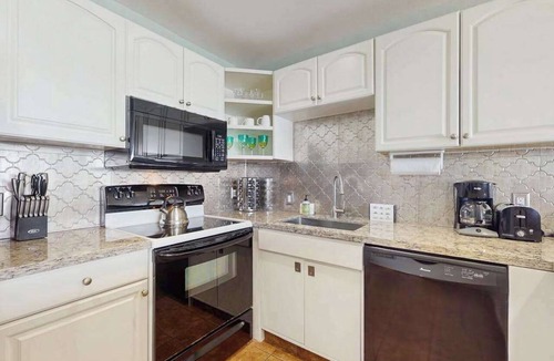 Kapaa Condo | Oceanfront Kapaa Condo with Pool, Hot Tub, Sauna & Tennis