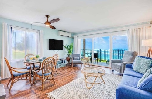Kapaa Condo | Oceanfront Kapaa Condo with Balcony, Pool & Hot Tub - 50 ft to Beach
