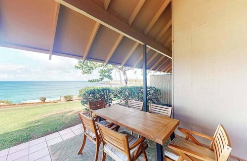 Maunaloa Condo | Oceanfront Molokai Cottage with Ocean View, WiFi & Pool