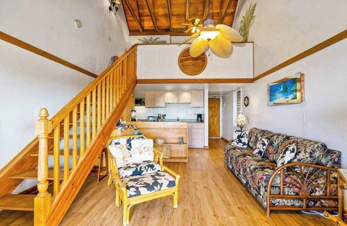 Maunaloa Apartment | Oceanfront Molokai Escape Near Beach with Lanai, Pool & W/D