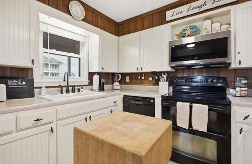 Holden Beach House | Oceanfront screened porch & private walkway to beach, 3 outdoor showers & WiFi