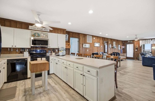 Holden Beach House | Oceanfront screened porch & private walkway to beach, 3 outdoor showers & WiFi