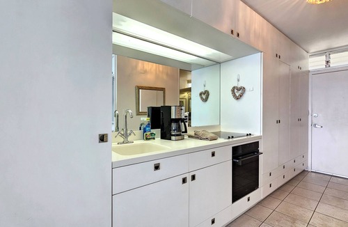 Diamond Head - Kapahulu - St. Louis Apartment | Oceanfront studio in Honolulu for a relaxing getaway with terrific views.