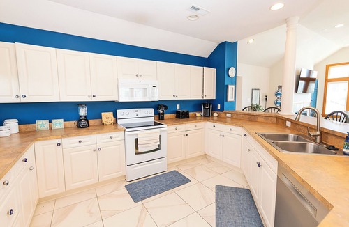 Buck Island House | Oceanside, Hot Tub, Close to Shopping, BU14, Green Grass and High Tides