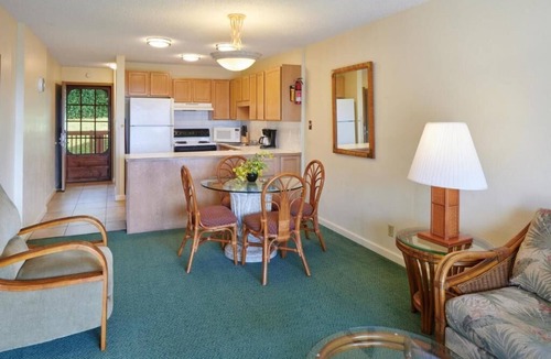 Nawiliwili Apartment | One Unit w/Two Bedroom | Free Parking | Outdoor Pool Access | Near Park