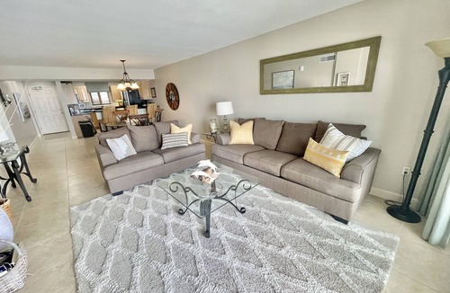 Ono Island Condo | Our top floor condominium has unobstructed views of the Gulf of America.