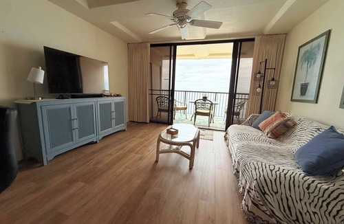 Makaha Condo | Panoramic Ocean Views with Direct Beachfront Access + Pool & Hot Tub