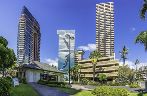McCully - Moiliili Condo | Panoramic View of Ocean and Waikiki