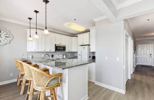 Ocean Isle Beach Villa | Paradise Villa 4B/4BA Breathtaking Ocean View