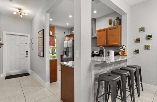 Kissimmee Resort | Park all day, recharge in style- 10min to Disney, clean, revamped w/resort pool