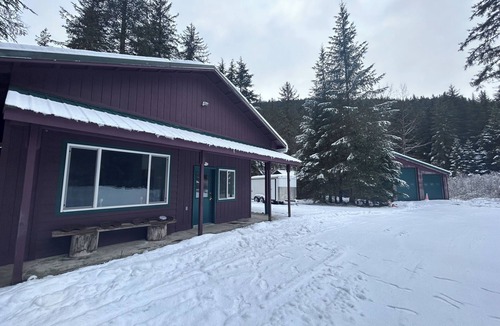 Bear Creek House | Peaceful 2 Bedroom 2 Bath Bear Creek Family Retreat with River Views. Sleeps 8.