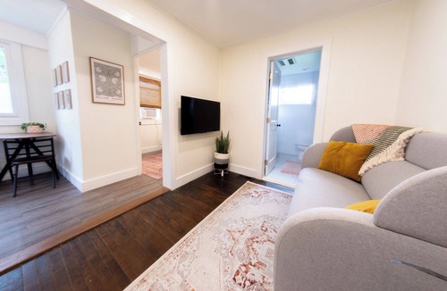 Oakley Apartment | Peaceful Couples Retreat, 2 minutes from the Biltmore
