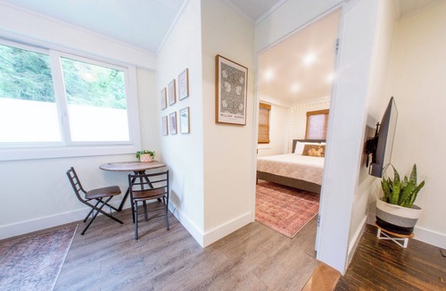 Oakley Apartment | Peaceful Couples Retreat, 2 minutes from the Biltmore