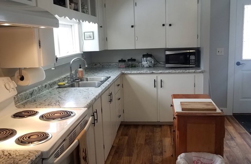 New Vineyard House | Peaceful, Cozy Getaway - Near Skiing, fishing, snowmobiling, ATV, UMF, FMH