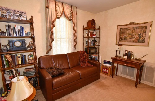 Jonesborough Bed & Breakfast | Peddler's Pad at The Historic Eureka Inn and Event Center