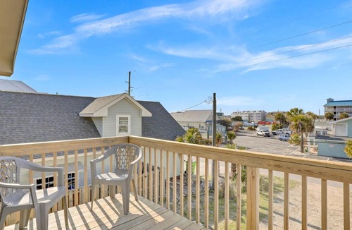 Surf City House | Perched on the Dune In the Heart of Surf City