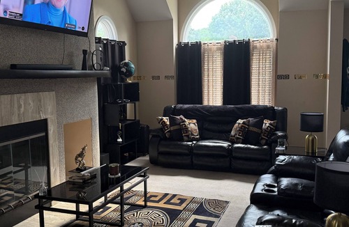 Greenbrier West House | Perfect Getaway in Chesapeake