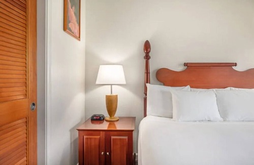 Kahului Hotel | Perfect stay in Maui! Serene Beachside Room Perfect for Couple Getaways