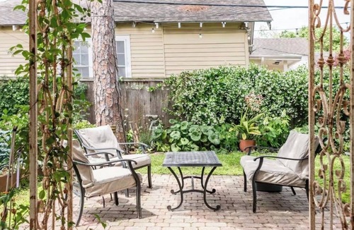 Marlyville - Fontainebleau House | Pet‑Friendly 2BR Guest Suite Near Tulane University Private Entry & Parking!