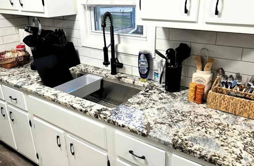 Berea House | Pet-Friendly 3BR | Fenced Yard | Near CLE Airport