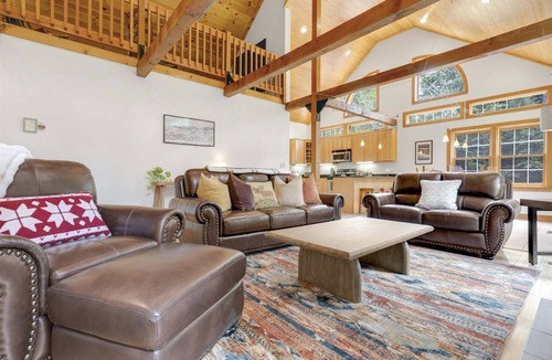 Bethel House | Pet Friendly, Fireplace, Hot Tub, Outdoor Firepit