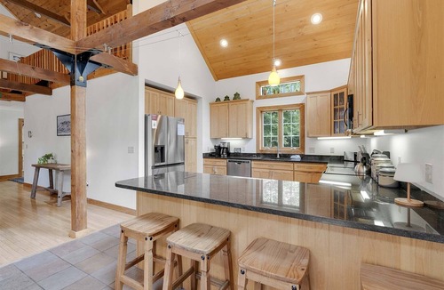 Bethel House | Pet Friendly, Fireplace, Hot Tub, Outdoor Firepit