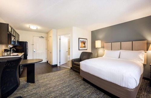 Gwinnett Place Hotel | Pet-friendly Room l Extended Stay Near to Nam Dae Mun Farmers Market – 0.5 mi
