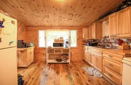 West Poland Cottage | Pet-Friendly Tripp Lake Cottage with Stunning Sunsets