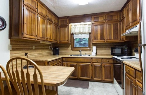 Chimney Rock House | Pets Welcome, Big Views, Easy Walk into Chimney Rock Village, Internet