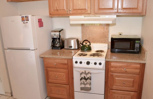 Wailua Condo | Plantation Hale unit with kitchen, Remodeled, Walk to Beach. Free parking