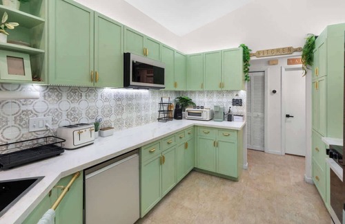 Plantation House | Pool, Bar & Games | Ft Lauderdale Home