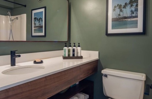 Historic Kailua Village Hotel | Pool, Bikes, Daily Yoga – The Ultimate Getaway
